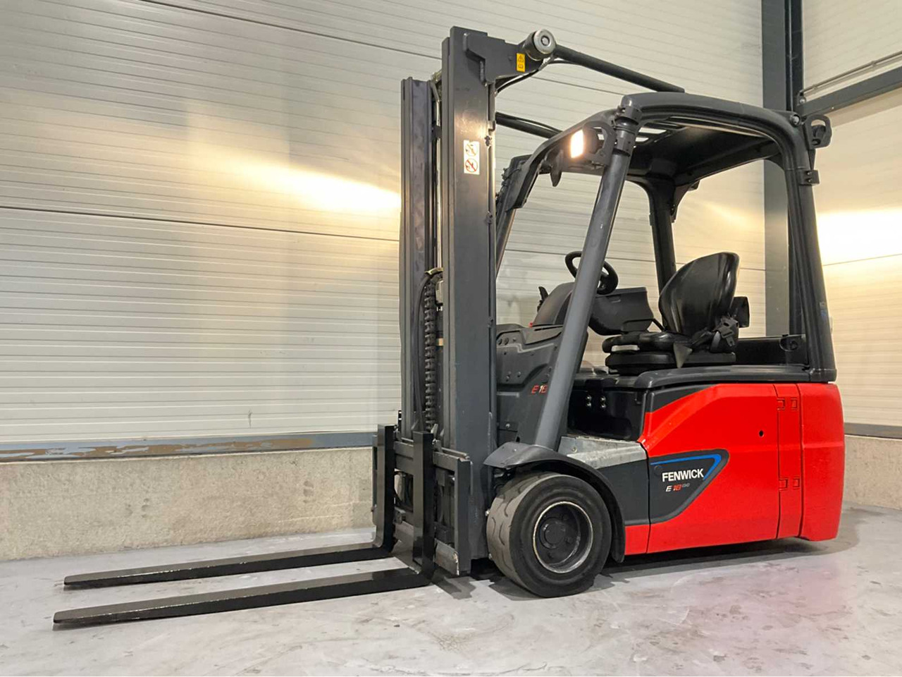 2017 LINDE E18-02 1800KG LI-ION 4171HOUR FORKLIFT - Вилочный погрузчик: фото 1 2017 LINDE E18-02 1800KG LI-ION 4171HOUR FORKLIFT - Вилочный погрузчик: фото 1