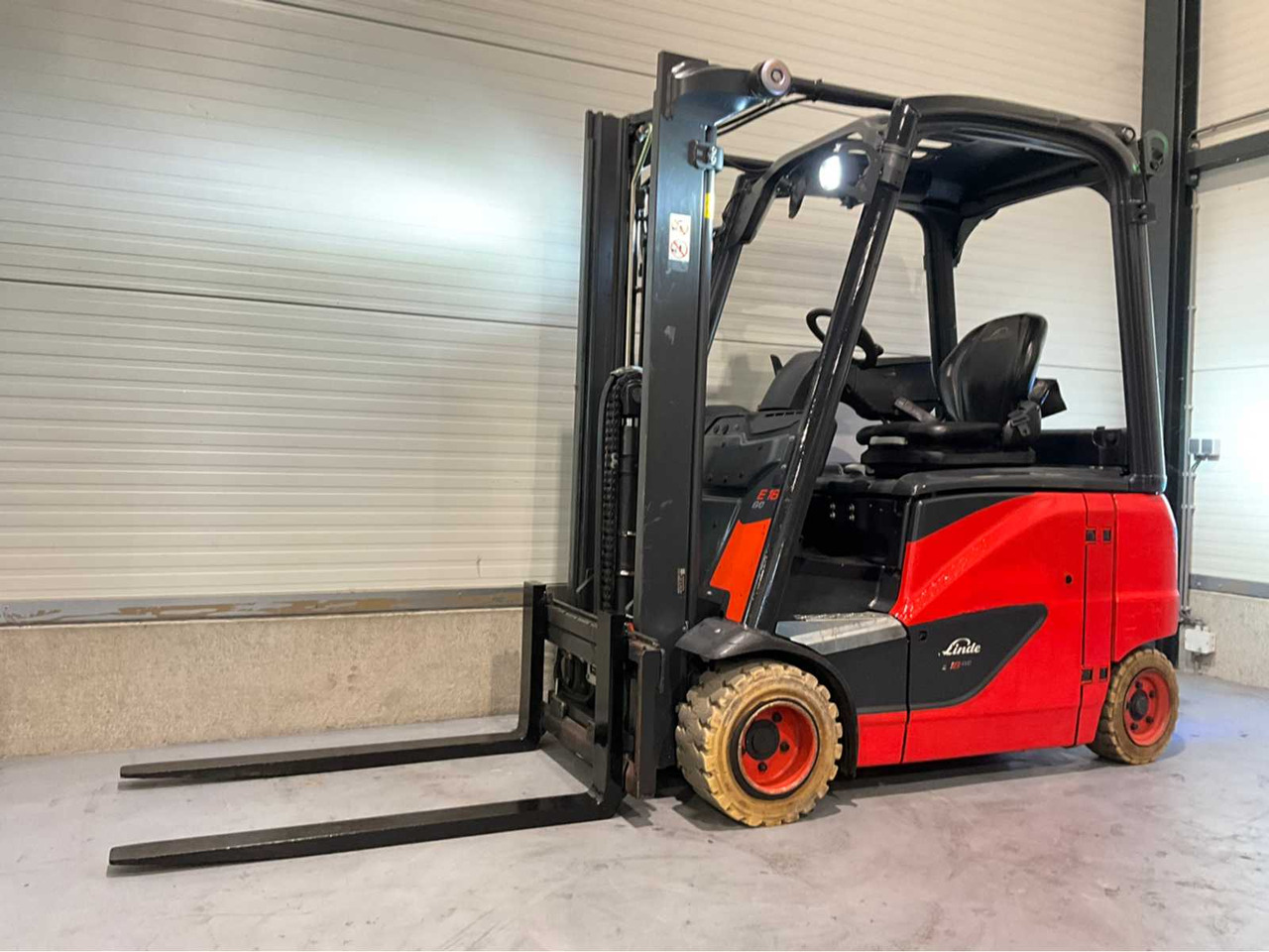 2019 LINDE E18PH-02 1800KG FORKLIFT - Вилочный погрузчик: фото 1 2019 LINDE E18PH-02 1800KG FORKLIFT - Вилочный погрузчик: фото 1