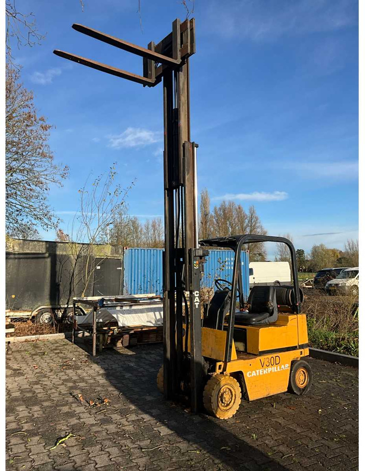 CATARPILLAR V30D FORKLIFT - Вилочный погрузчик: фото 2 CATARPILLAR V30D FORKLIFT - Вилочный погрузчик: фото 2