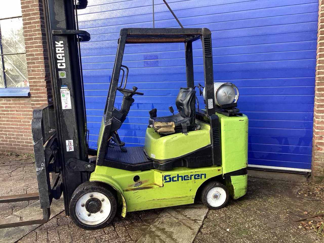 CLARK - 1999 - CGC30 - FORKLIFT 7300 MM - Вилочный погрузчик: фото 3 CLARK - 1999 - CGC30 - FORKLIFT 7300 MM - Вилочный погрузчик: фото 3