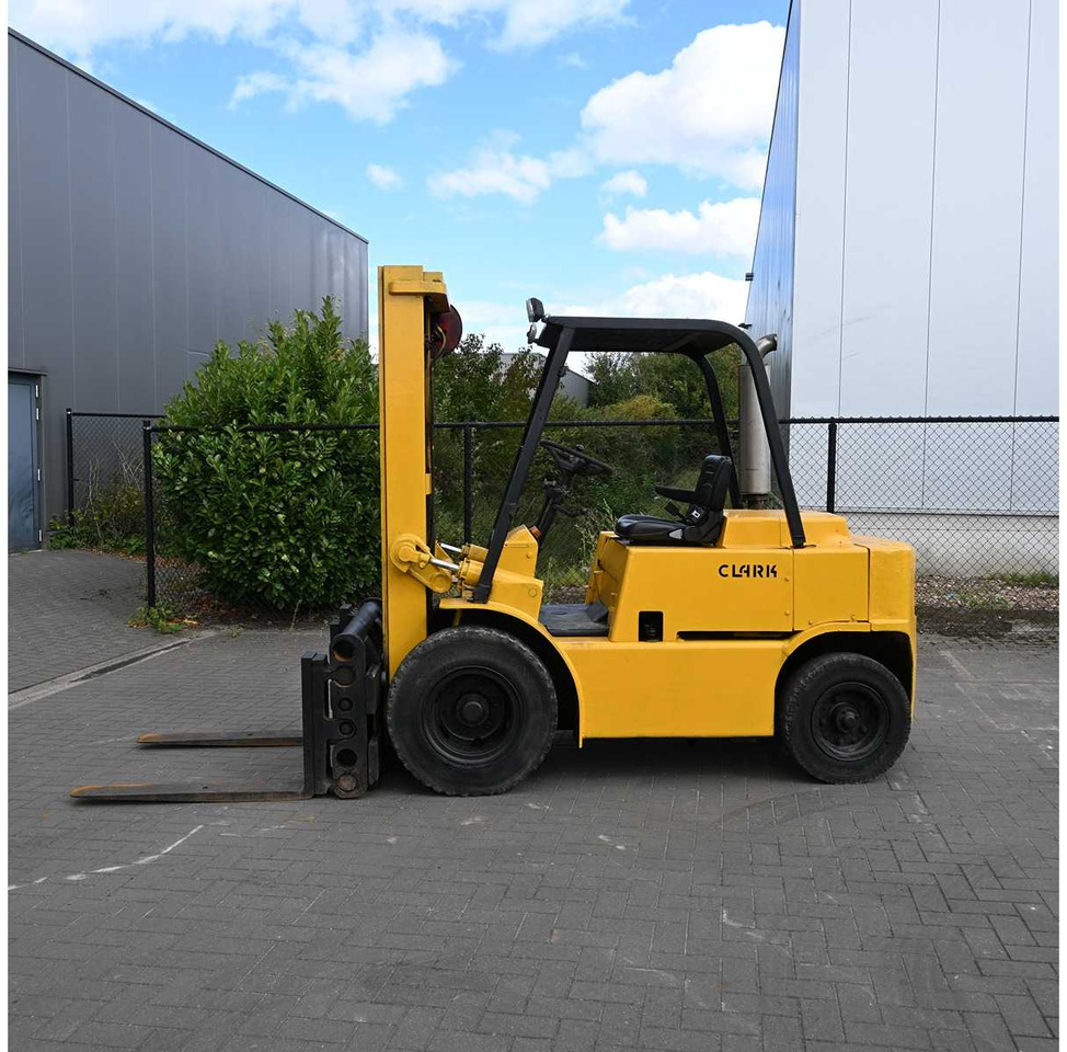 CLARK - FORKLIFT - Вилочный погрузчик: фото 1 CLARK - FORKLIFT - Вилочный погрузчик: фото 1