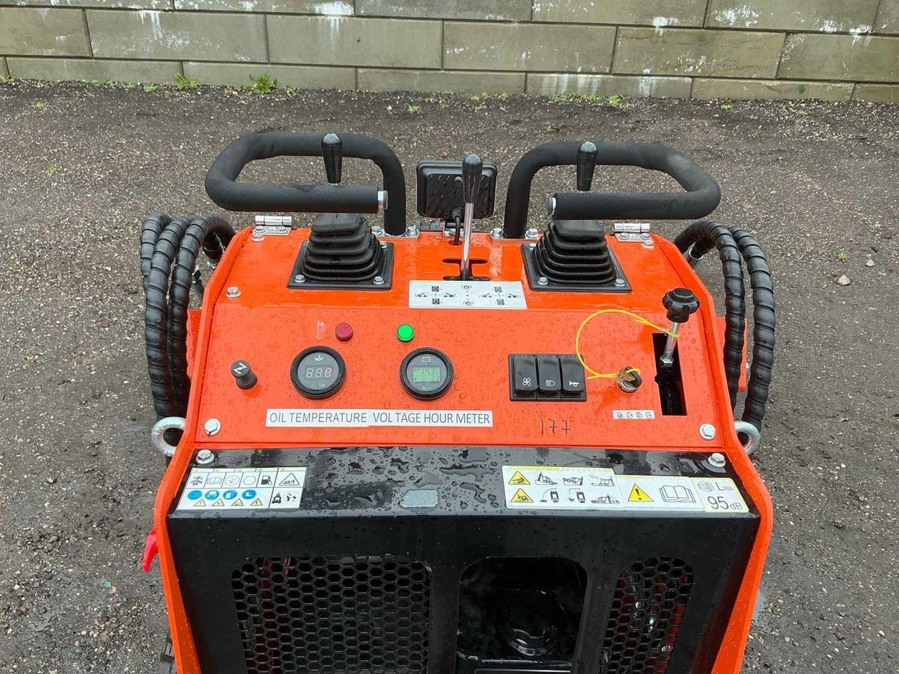 Мини-погрузчик с бортовым поворотом Captok 36C: фото 18