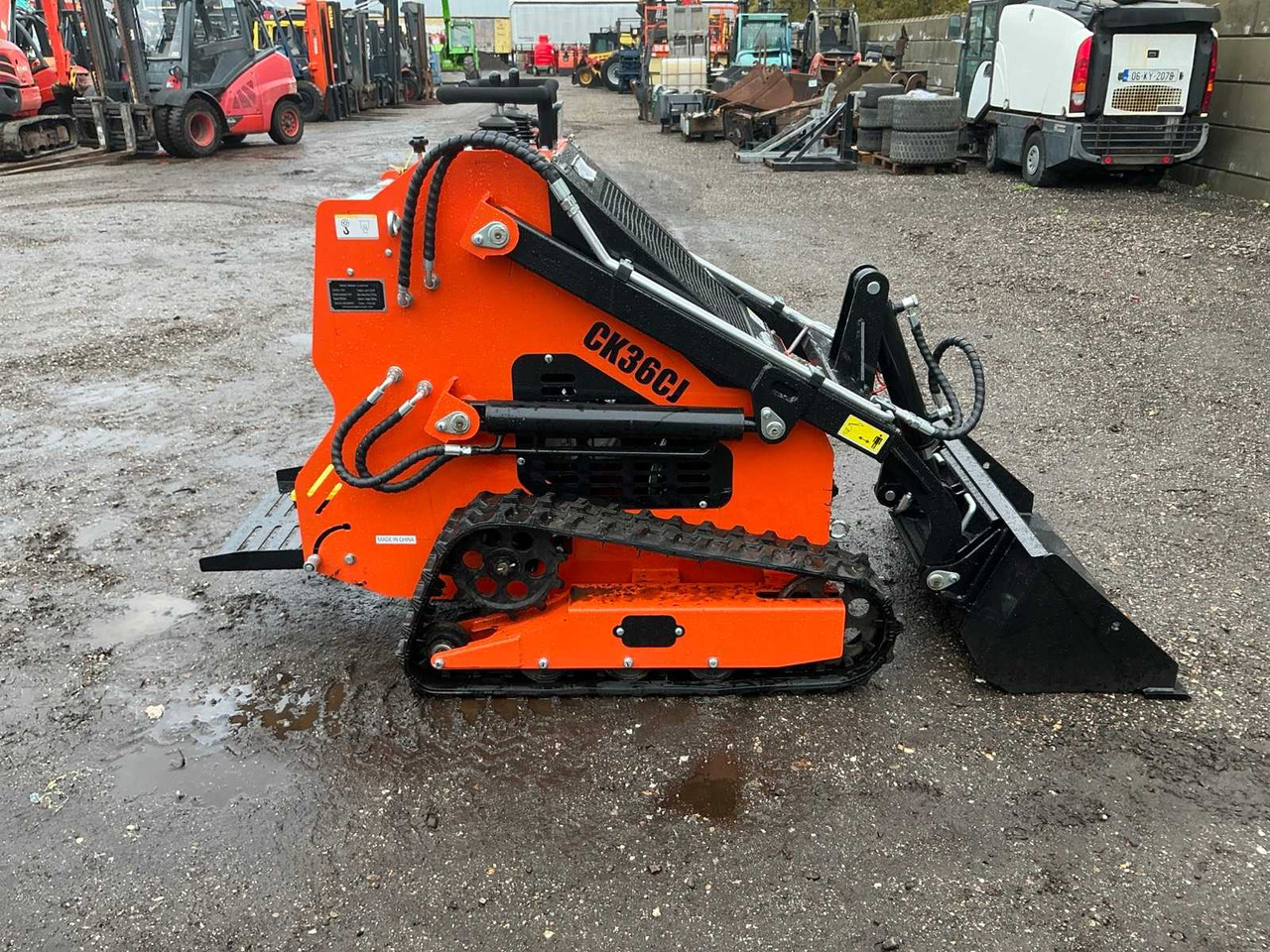 Мини-погрузчик с бортовым поворотом Captok 36C: фото 7