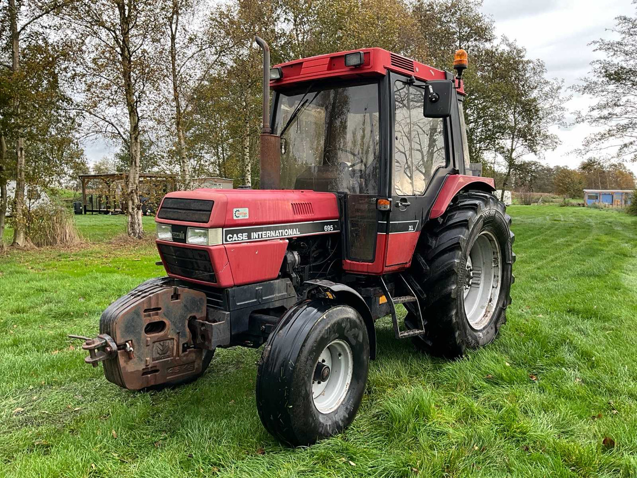 Case international 695 XL - Трактор: фото 2 Case international 695 XL - Трактор: фото 2