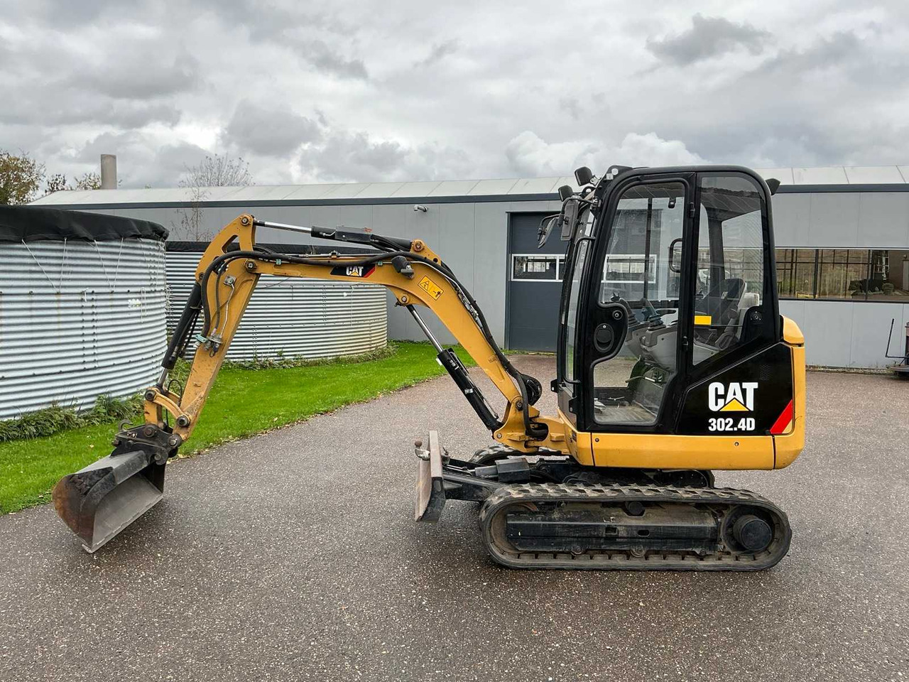 Caterpillar 302.4D - Мини-экскаватор: фото 2 Caterpillar 302.4D - Мини-экскаватор: фото 2