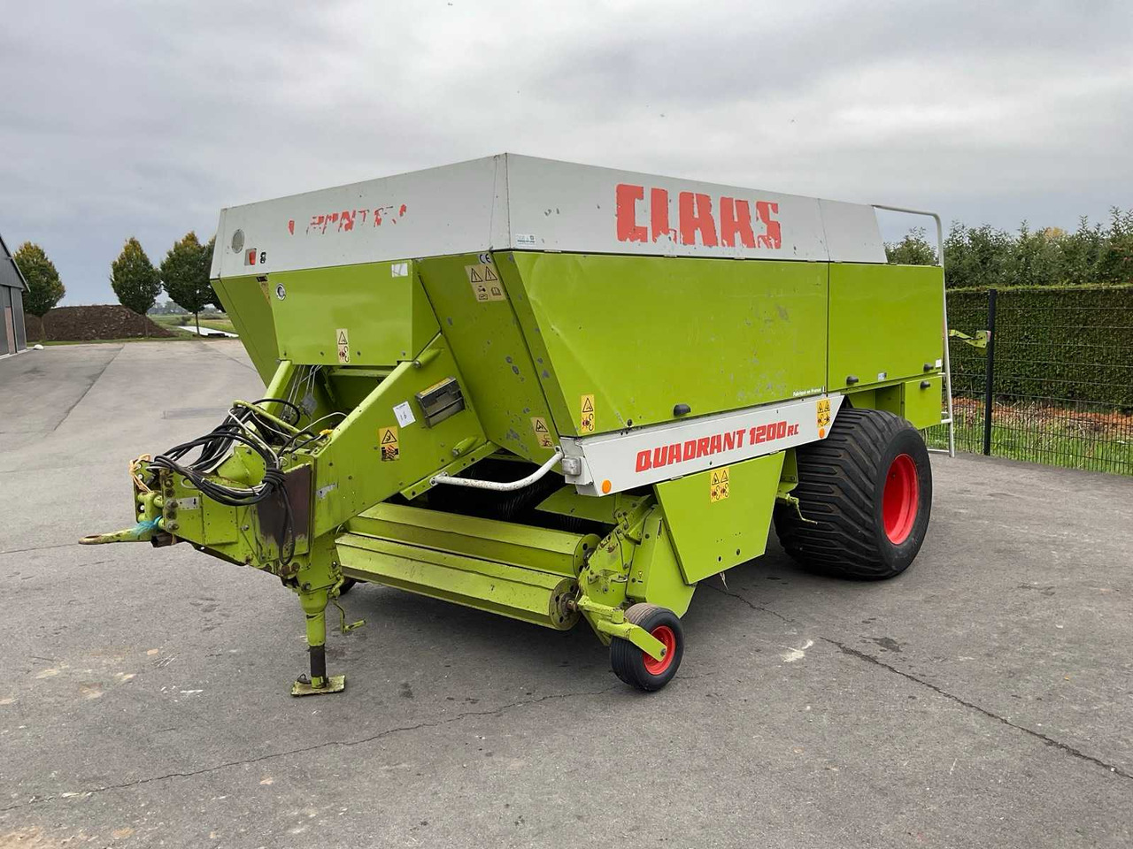 Claas Quadrant 1200 RC - Пресс-подборщик тюковый: фото 3 Claas Quadrant 1200 RC - Пресс-подборщик тюковый: фото 3