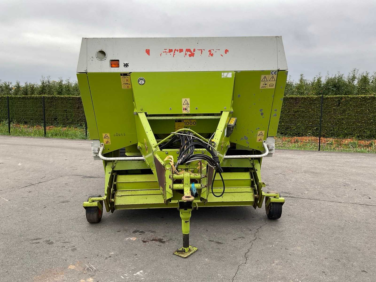 Claas Quadrant 1200 RC - Пресс-подборщик тюковый: фото 2 Claas Quadrant 1200 RC - Пресс-подборщик тюковый: фото 2