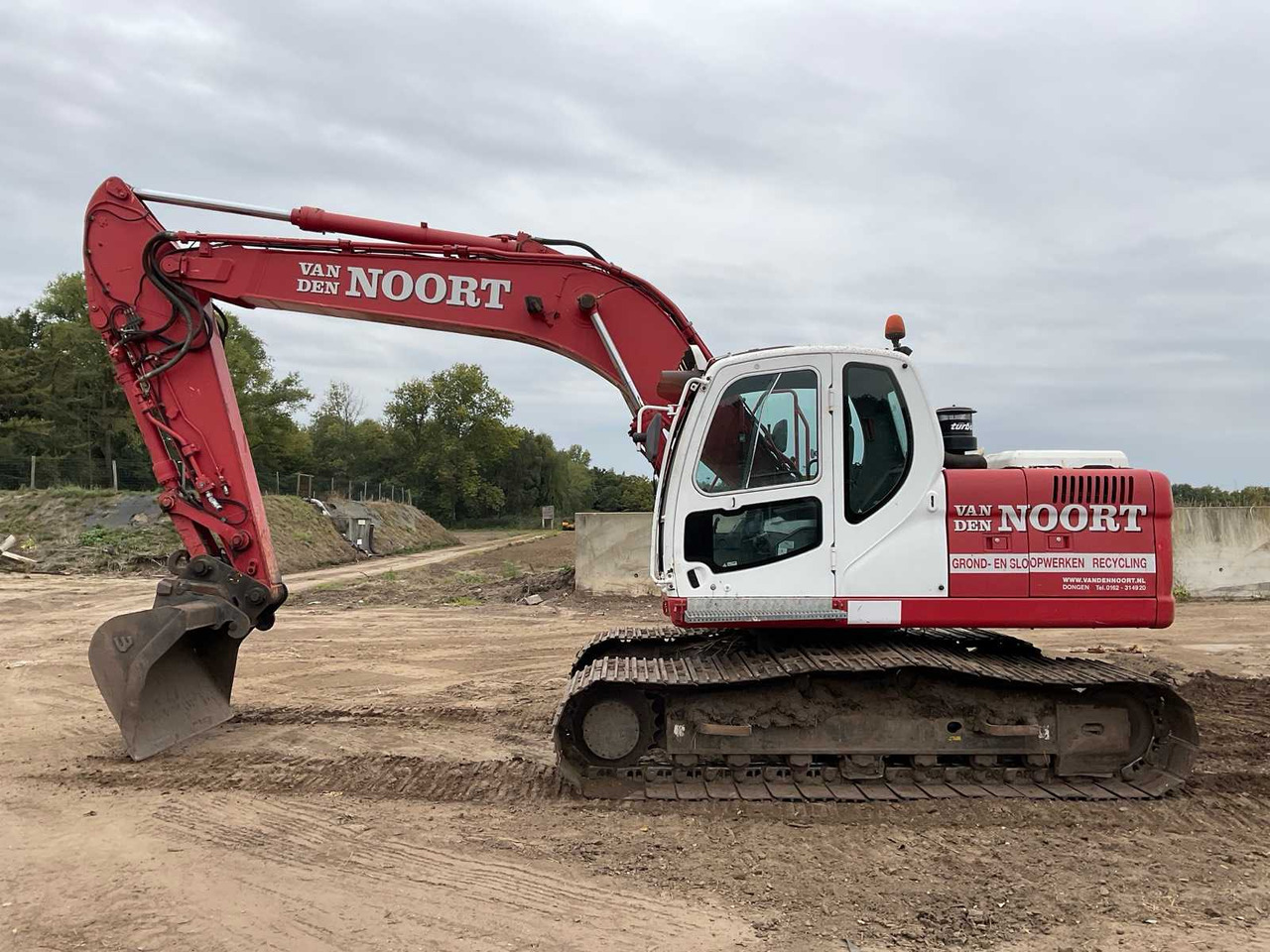 Doosan DX 180LC - Гусеничный экскаватор: фото 2 Doosan DX 180LC - Гусеничный экскаватор: фото 2