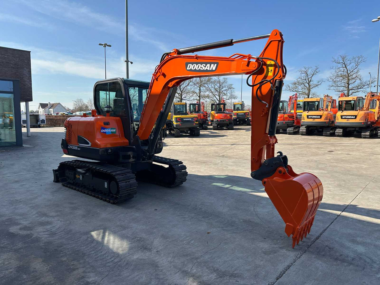 Doosan DX55-9C - Гусеничный экскаватор: фото 3 Doosan DX55-9C - Гусеничный экскаватор: фото 3