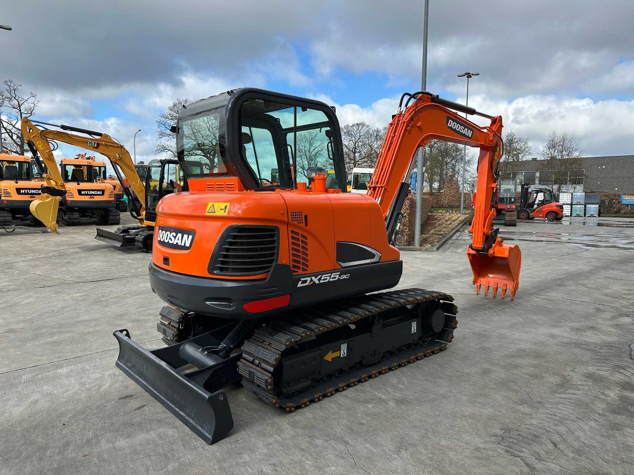 Doosan DX55-9C - Гусеничный экскаватор: фото 4 Doosan DX55-9C - Гусеничный экскаватор: фото 4