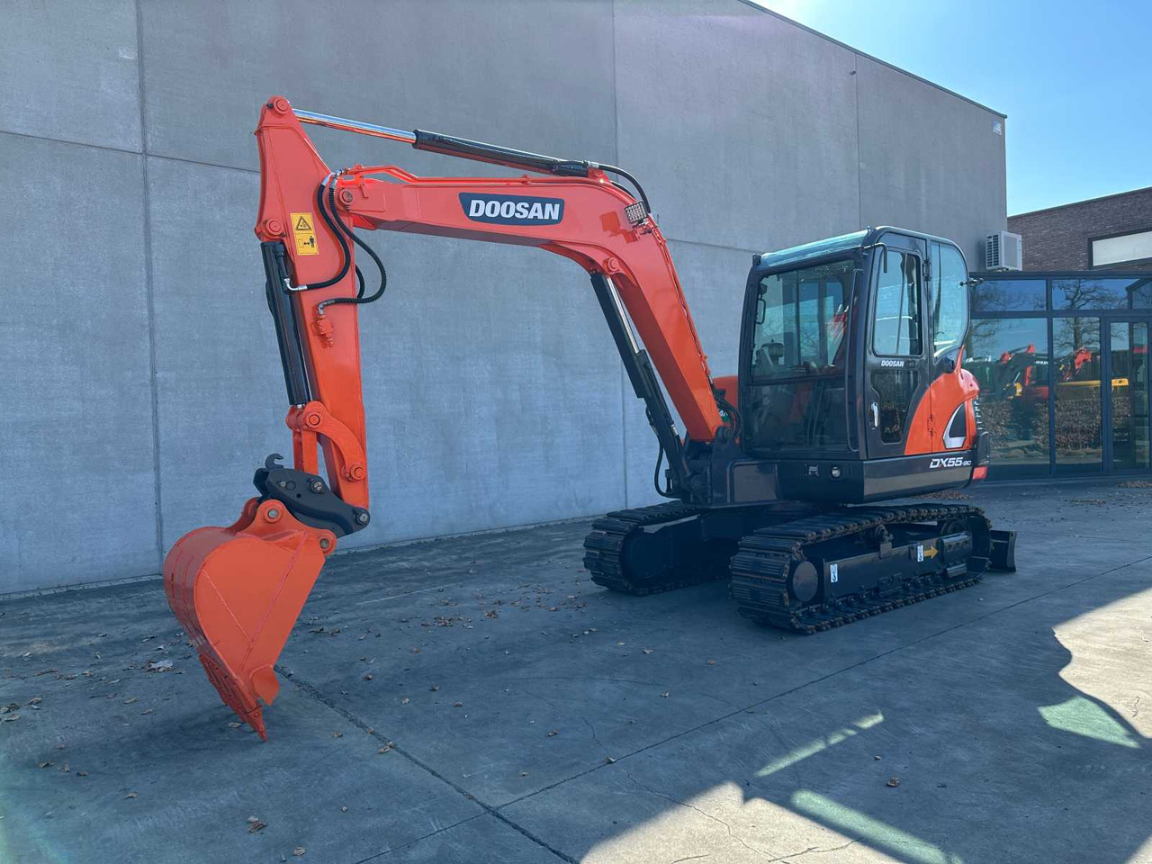 Doosan DX55-9C - Гусеничный экскаватор: фото 1 Doosan DX55-9C - Гусеничный экскаватор: фото 1