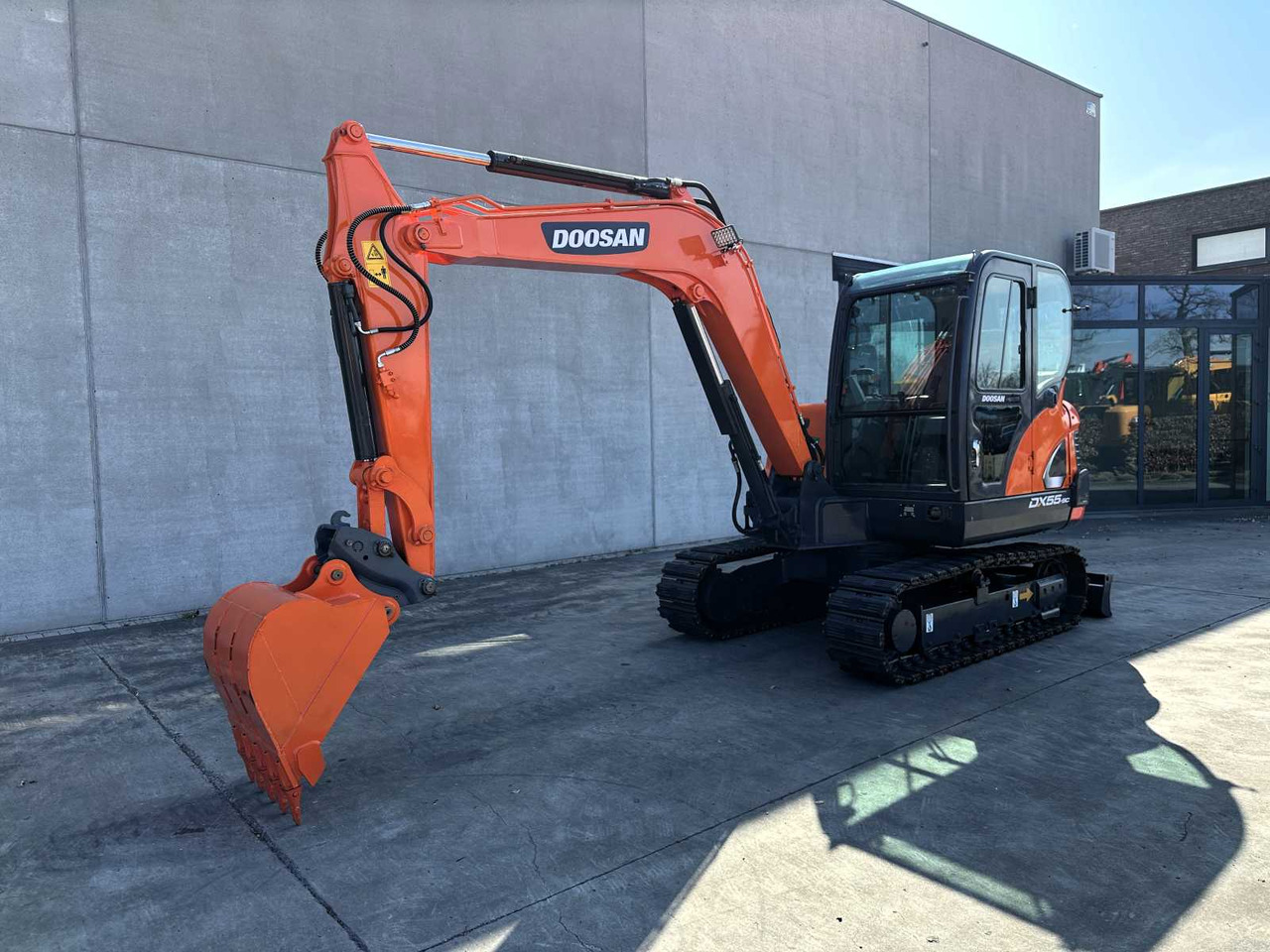 Doosan DX55-9C - Гусеничный экскаватор: фото 1 Doosan DX55-9C - Гусеничный экскаватор: фото 1