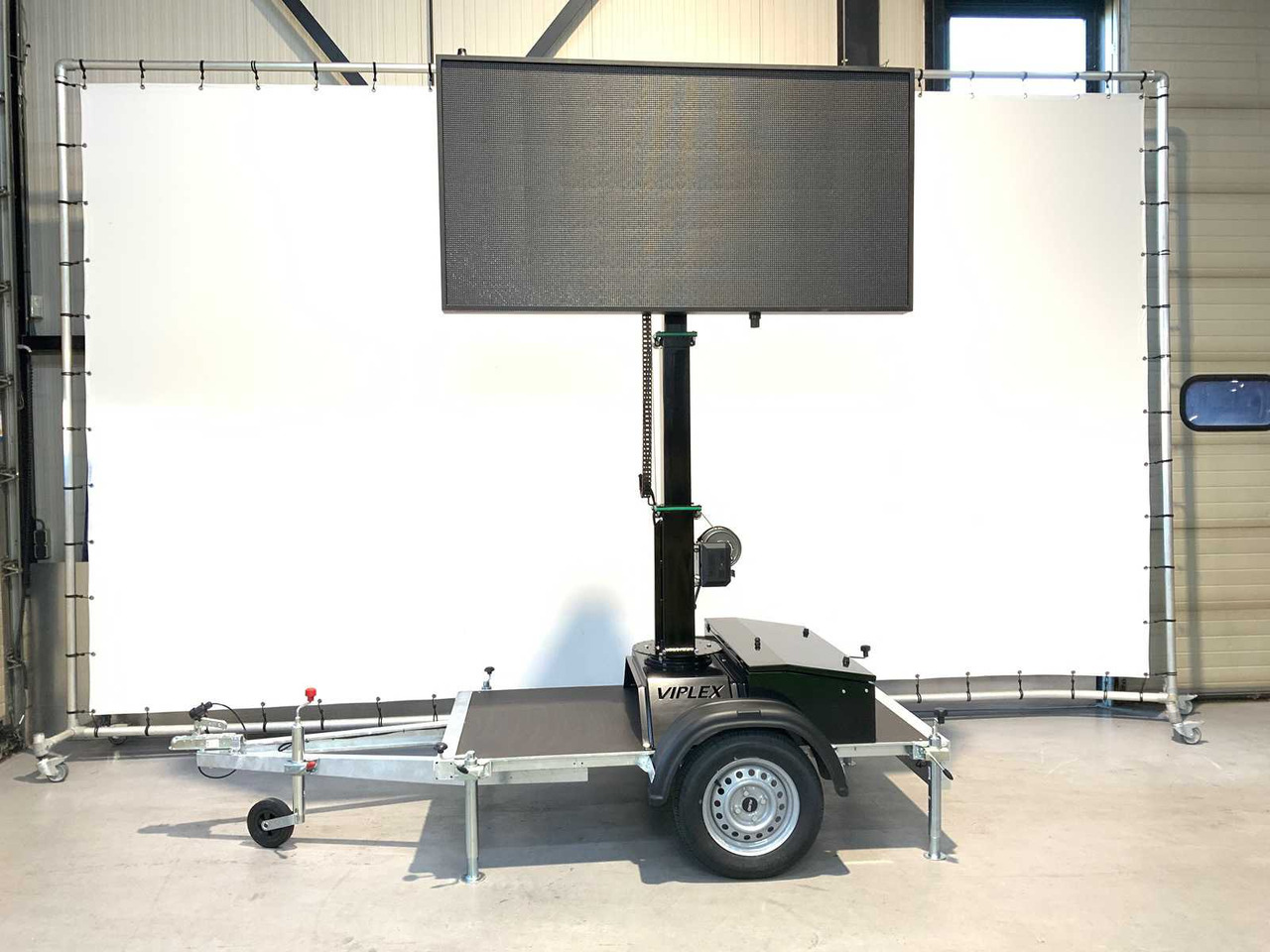 Viplex tekstkar P8 ledscherm op aanhangwagen - Другая техника: фото 4 Viplex tekstkar P8 ledscherm op aanhangwagen - Другая техника: фото 4