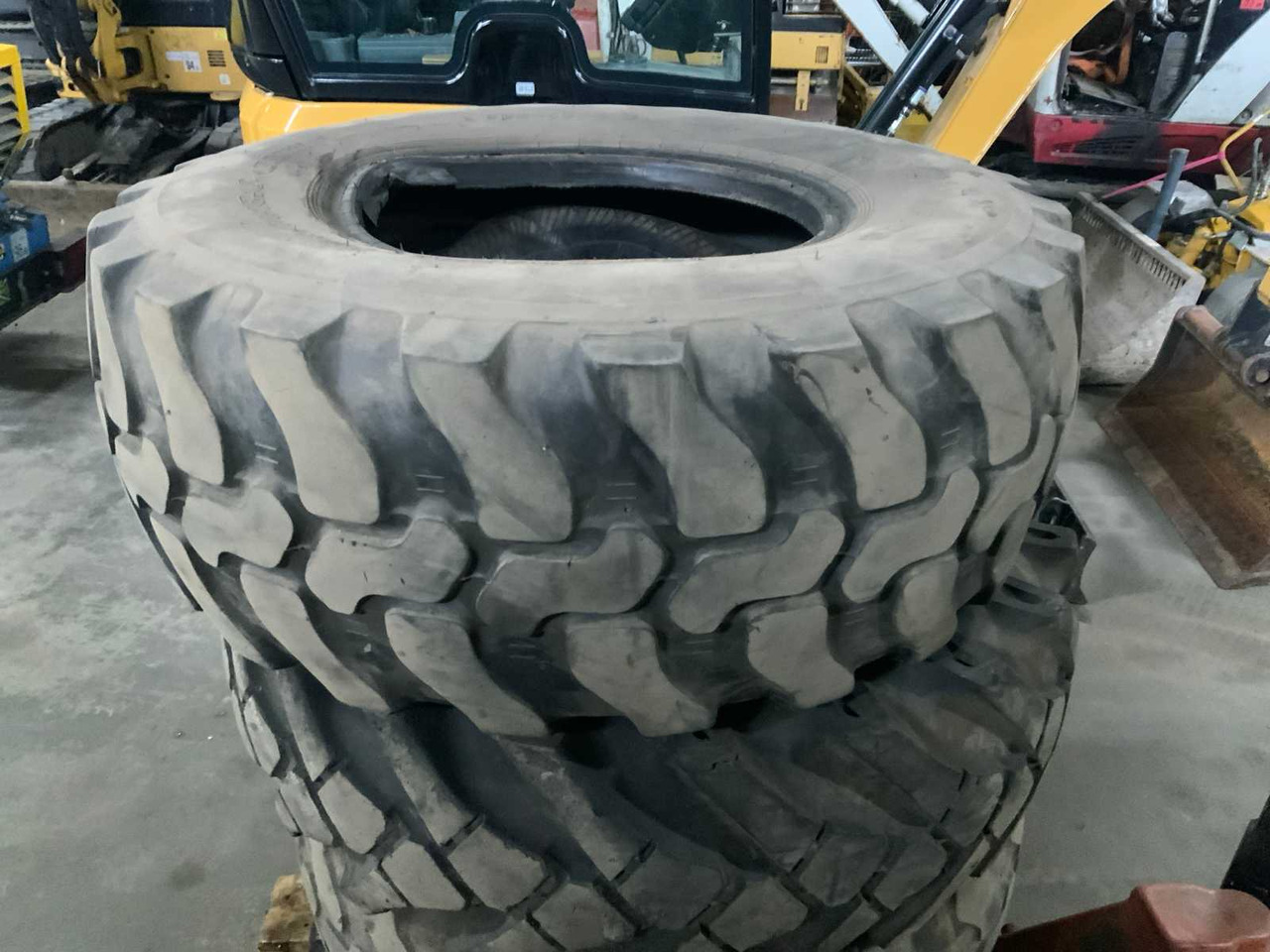 Dunlop 365/70 R18 - Шины и диски для Тракторов: фото 5 Dunlop 365/70 R18 - Шины и диски для Тракторов: фото 5