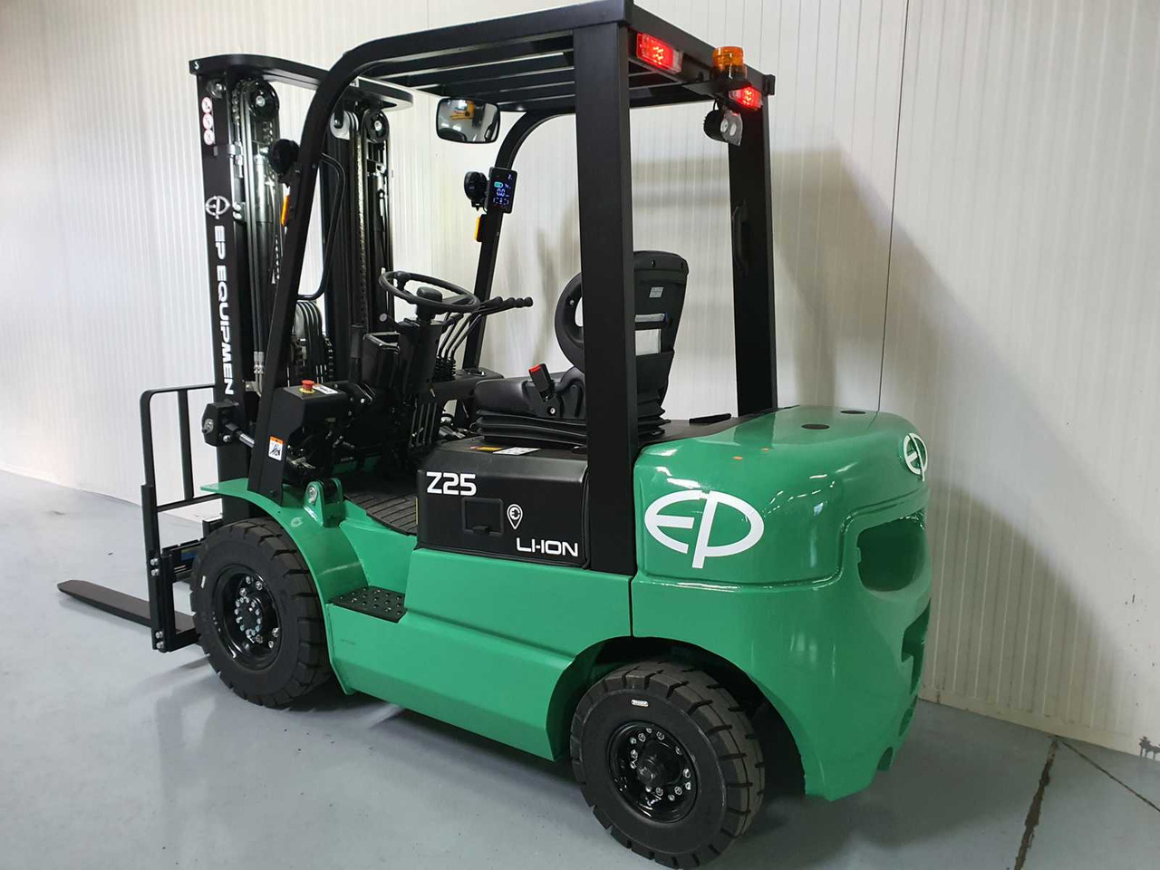 EP - EFXZ-251 - 4.8 METER PLYWOOD, LI-ION, FREE-LIFT, SIDE-SHIFT - FORKLIFT - Вилочный погрузчик: фото 3 EP - EFXZ-251 - 4.8 METER PLYWOOD, LI-ION, FREE-LIFT, SIDE-SHIFT - FORKLIFT - Вилочный погрузчик: фото 3