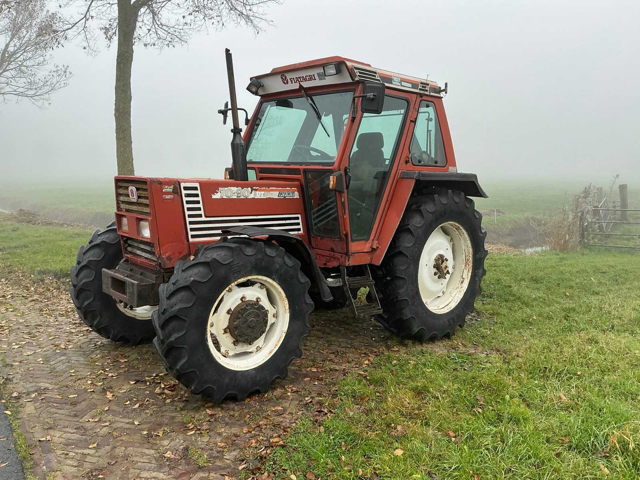Fiat 1990 FIAT 70-90 DT ALL-WHEEL DRIVE FARM TRACTOR - Трактор: фото 1 Fiat 1990 FIAT 70-90 DT ALL-WHEEL DRIVE FARM TRACTOR - Трактор: фото 1