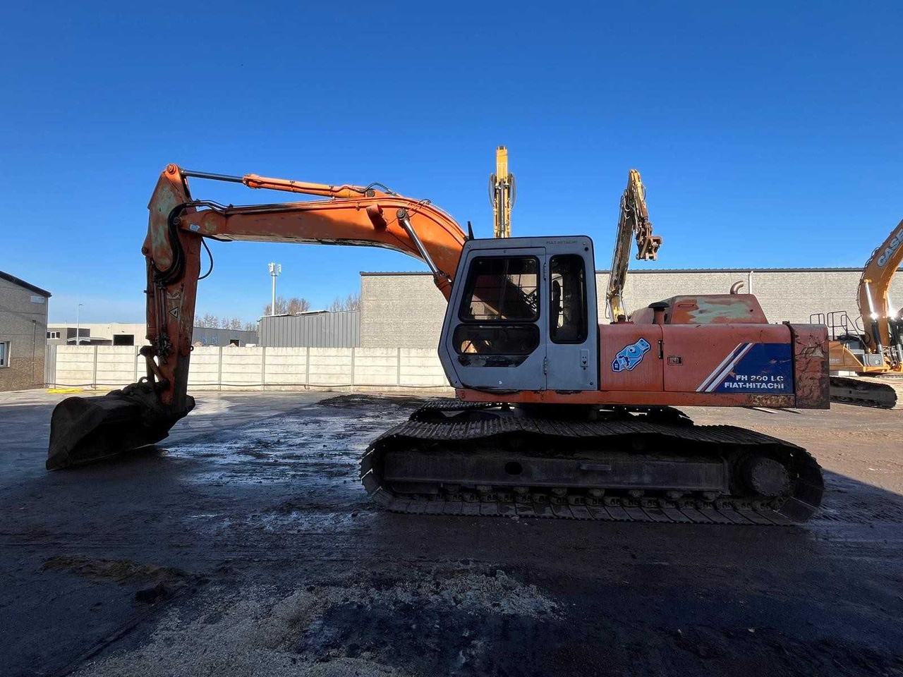 Fiat Hitachi FH 200 LC - Гусеничный экскаватор: фото 1 Fiat Hitachi FH 200 LC - Гусеничный экскаватор: фото 1
