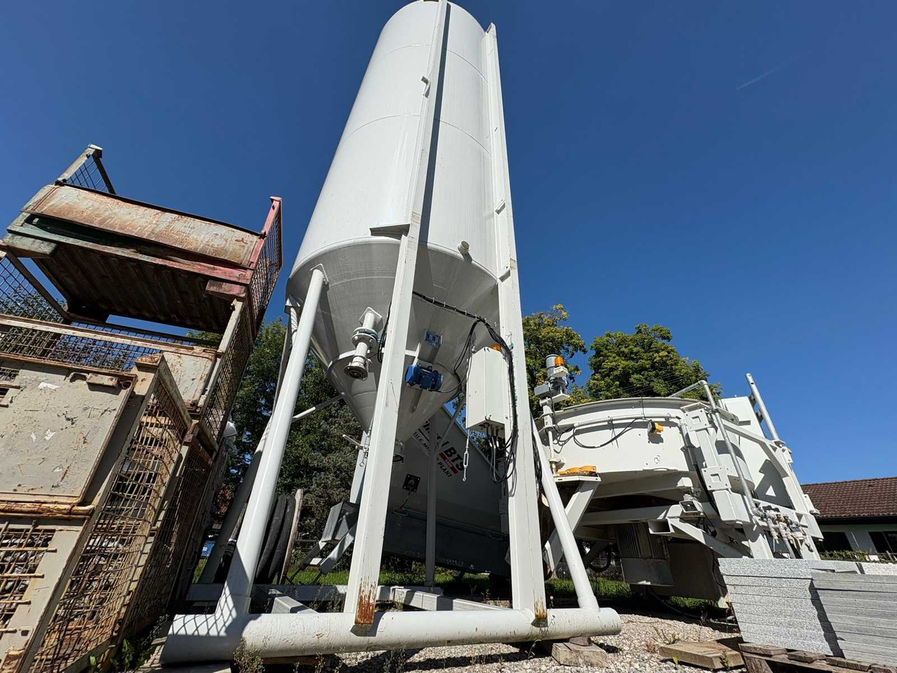 Fliegl Betontankstelle / Bock Silosysteme Fliegl BTS – The Mobile Mixing Plant / Bock WSS 32.5 - Бетонный завод: фото 1 Fliegl Betontankstelle / Bock Silosysteme Fliegl BTS – The Mobile Mixing Plant / Bock WSS 32.5 - Бетонный завод: фото 1