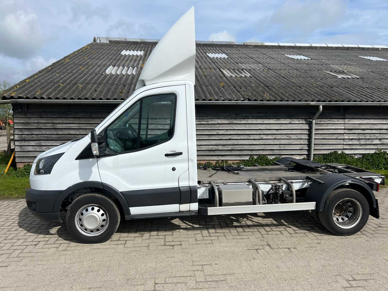 FORD - TRANSIT - 350 2.0 TDCI L2H1 - AMBIENTE - BE TRACTOR/ SEMI-TRAILER TRACTOR - COMMERCIAL VEHICLE - 2018 - Фургон: фото 3 FORD - TRANSIT - 350 2.0 TDCI L2H1 - AMBIENTE - BE TRACTOR/ SEMI-TRAILER TRACTOR - COMMERCIAL VEHICLE - 2018 - Фургон: фото 3