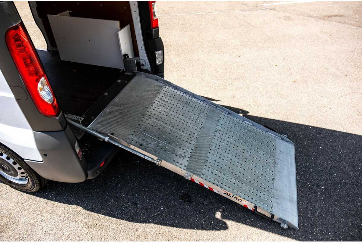 OPEL - VIVARO - 2.0 CDTI L2H1 DC ECO - 1ST OWNER - RAMP - COMMERCIAL VEHICLE - VJ-699-J - Фургон: фото 3 OPEL - VIVARO - 2.0 CDTI L2H1 DC ECO - 1ST OWNER - RAMP - COMMERCIAL VEHICLE - VJ-699-J - Фургон: фото 3