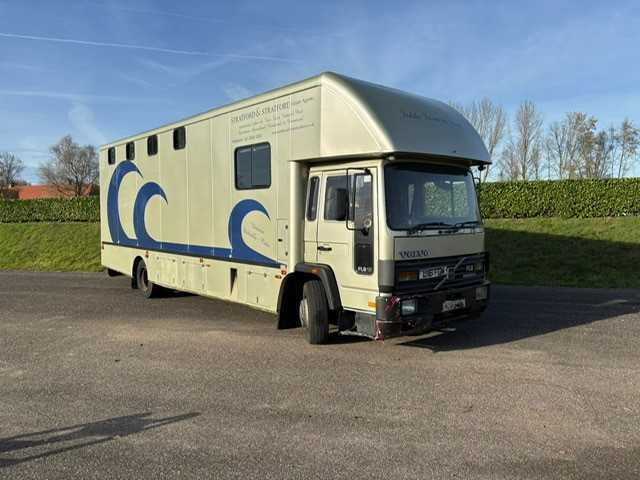 1993 VOLVO FL 612 TRUCK HORSE TRAILER - Грузовик: фото 2 1993 VOLVO FL 612 TRUCK HORSE TRAILER - Грузовик: фото 2