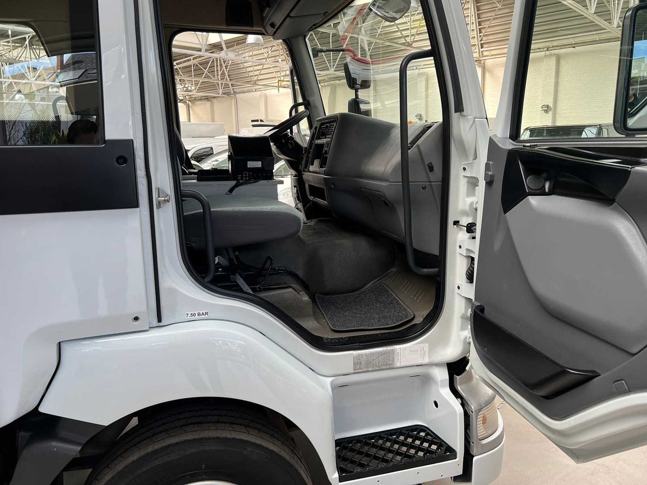 Грузовик 2006 RENAULT MIDLUM DOUBLE CAB TIPPER: фото 16 Грузовик 2006 RENAULT MIDLUM DOUBLE CAB TIPPER: фото 16