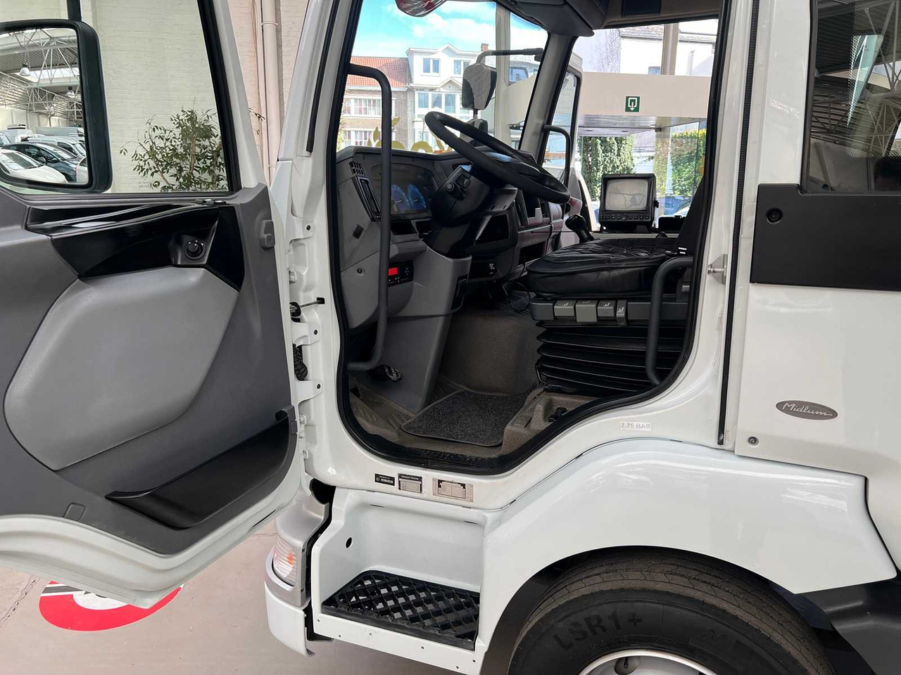 Грузовик 2006 RENAULT MIDLUM DOUBLE CAB TIPPER: фото 14 Грузовик 2006 RENAULT MIDLUM DOUBLE CAB TIPPER: фото 14