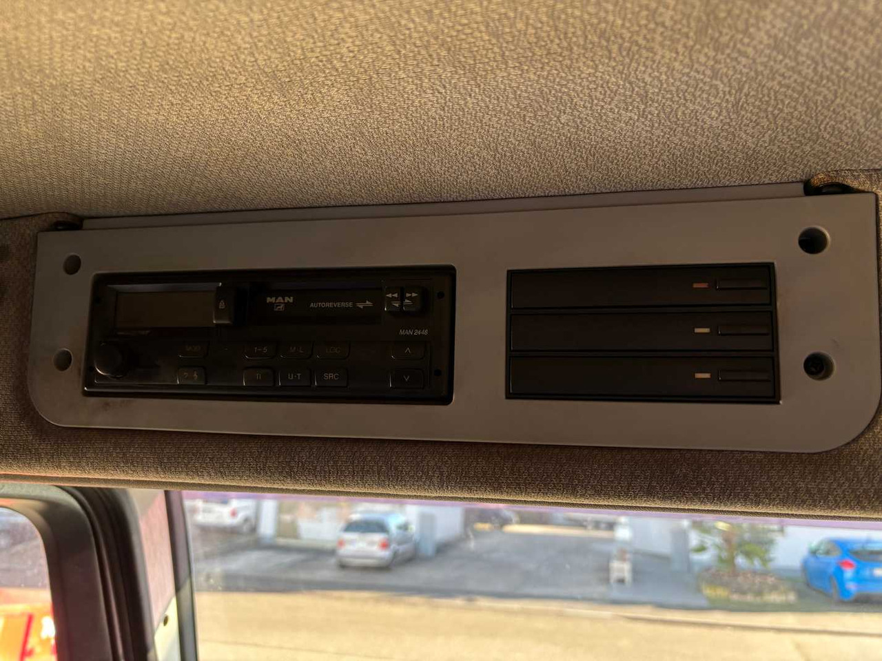Грузовик MAN 8-163 / L 2000 TRUCK WITH BOX: фото 17
