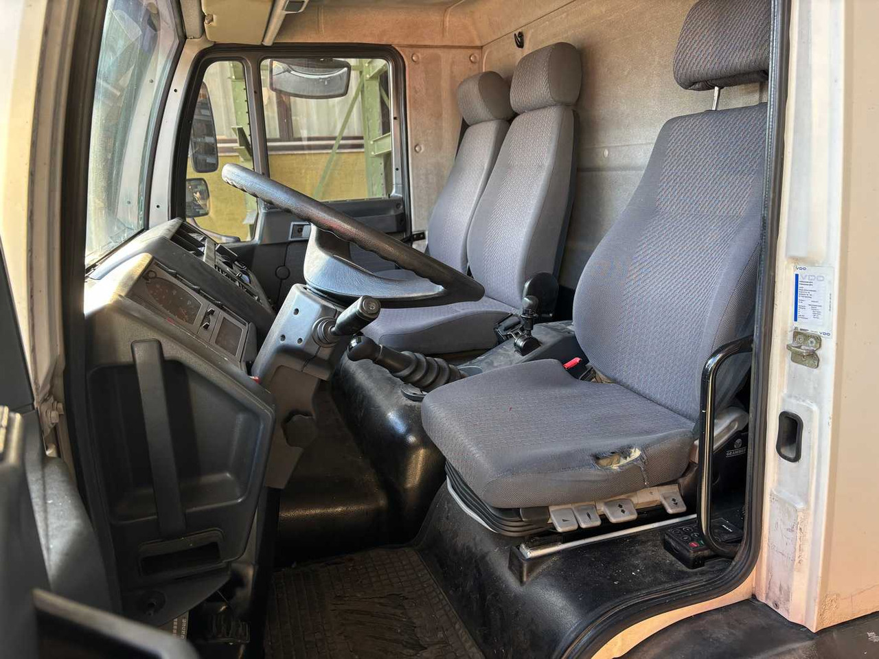 Грузовик MAN 8-163 / L 2000 TRUCK WITH BOX: фото 31