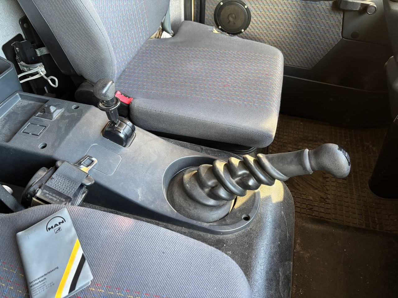 Грузовик MAN 8-163 / L 2000 TRUCK WITH BOX: фото 15