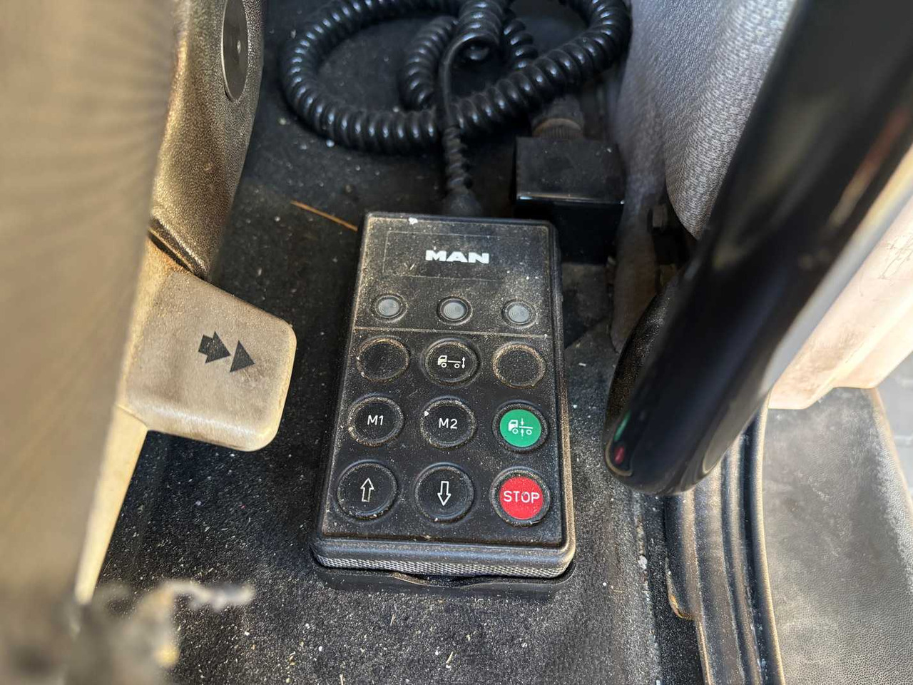 Грузовик MAN 8-163 / L 2000 TRUCK WITH BOX: фото 33