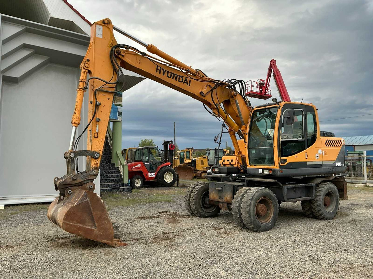 HYUNDAI ROBEX 140W-9 - Колёсный экскаватор: фото 2 HYUNDAI ROBEX 140W-9 - Колёсный экскаватор: фото 2