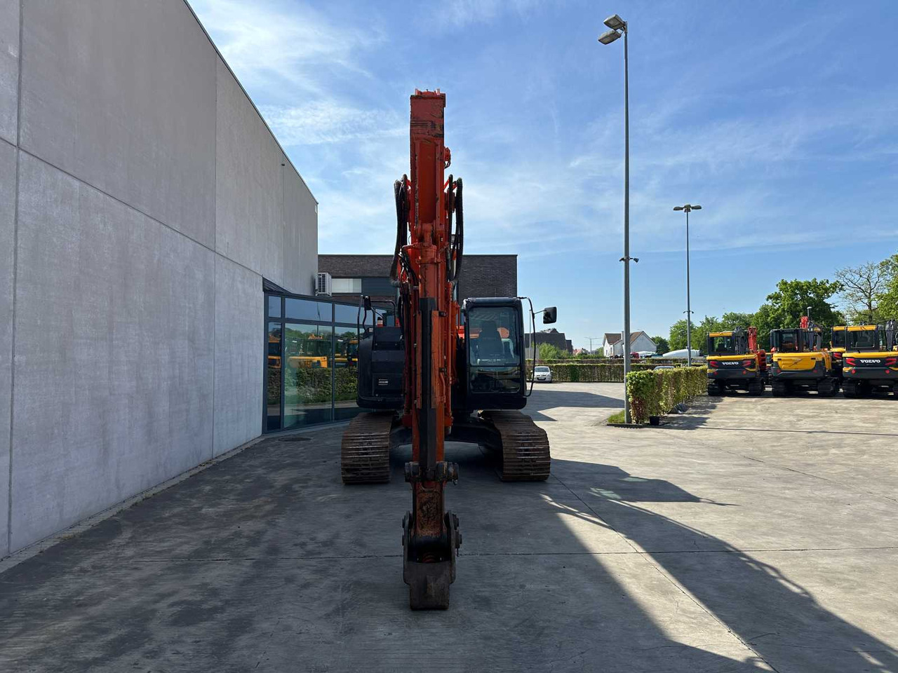 Hitachi ZX225USLC-6 - Гусеничный экскаватор: фото 2 Hitachi ZX225USLC-6 - Гусеничный экскаватор: фото 2