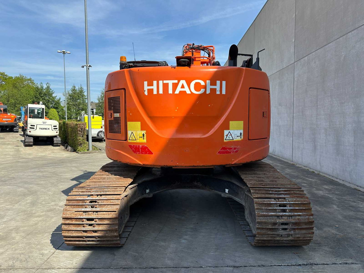 Hitachi ZX225USLC-6 - Гусеничный экскаватор: фото 5 Hitachi ZX225USLC-6 - Гусеничный экскаватор: фото 5