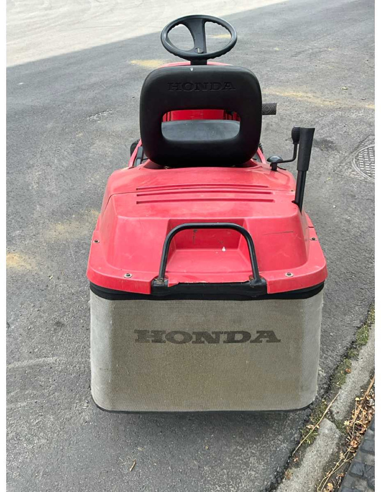Honda V-Twin 21/4 Hydrostatic - Газонокосилка: фото 4 Honda V-Twin 21/4 Hydrostatic - Газонокосилка: фото 4