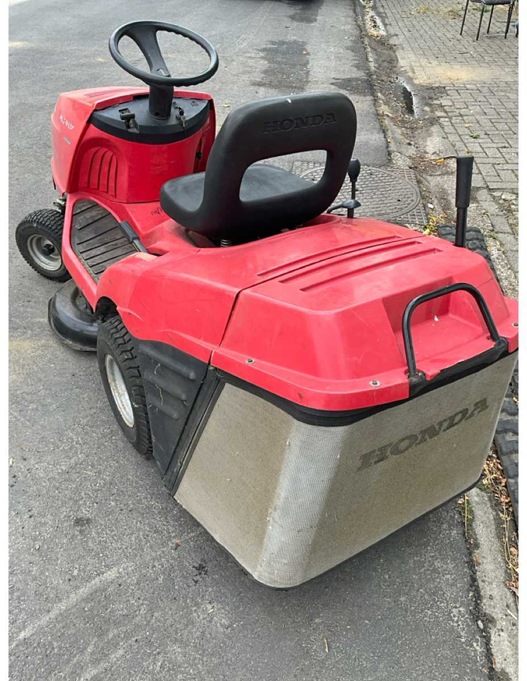 Honda V-Twin 21/4 Hydrostatic - Газонокосилка: фото 3 Honda V-Twin 21/4 Hydrostatic - Газонокосилка: фото 3