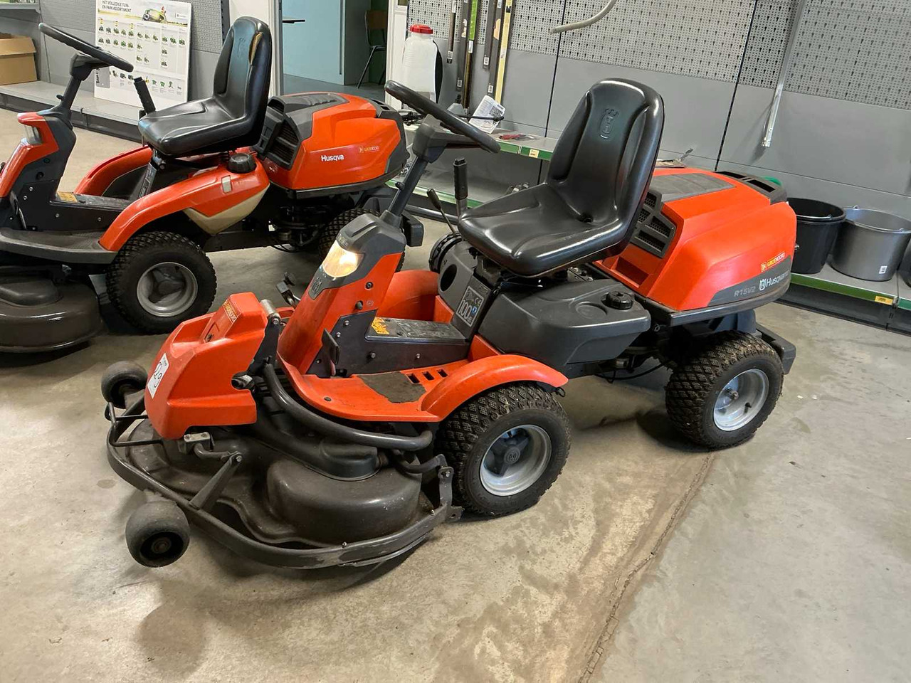 Husqvarna R15V2 - Газонокосилка: фото 1 Husqvarna R15V2 - Газонокосилка: фото 1