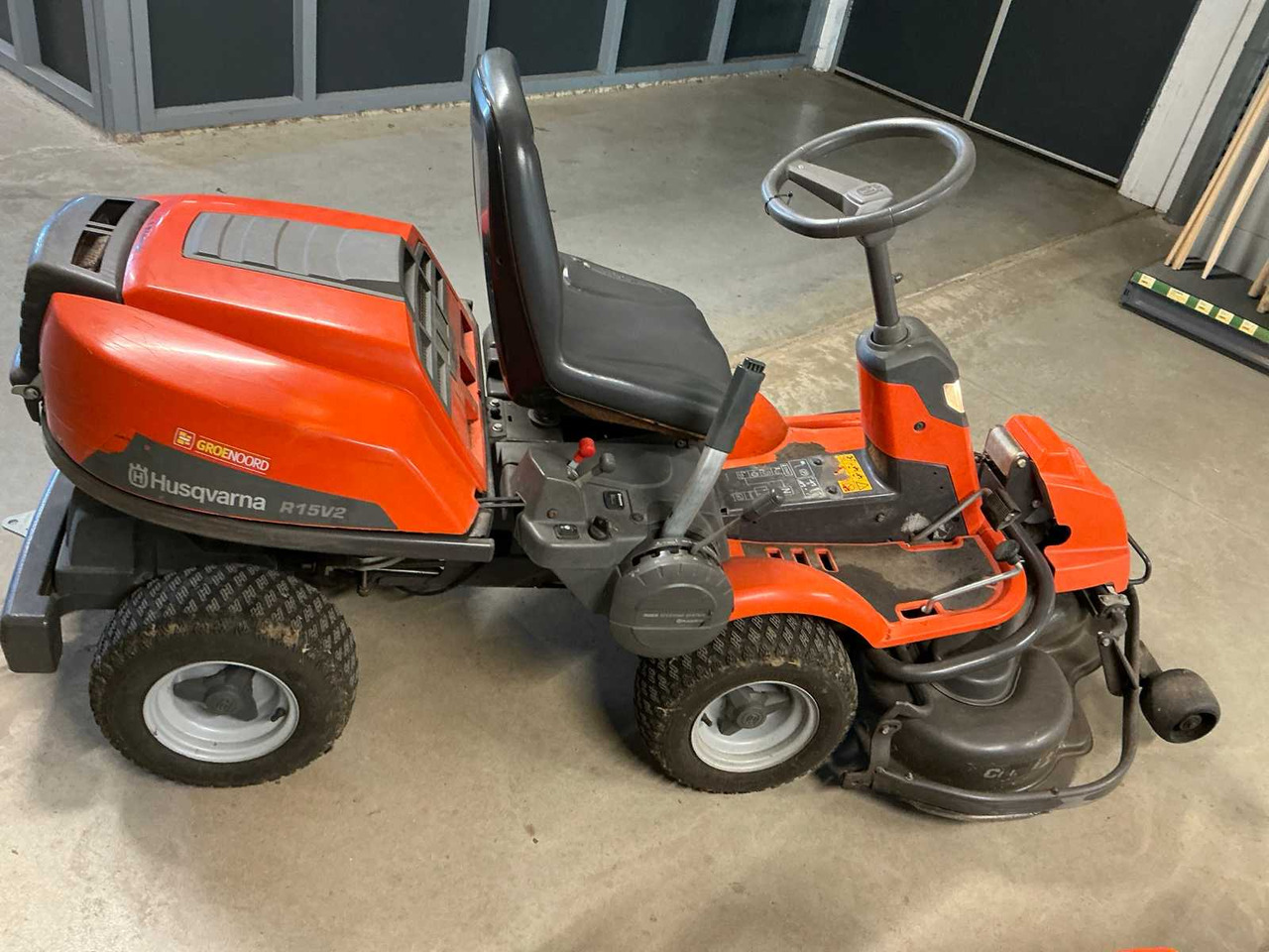 Husqvarna R15V2 - Газонокосилка: фото 5 Husqvarna R15V2 - Газонокосилка: фото 5