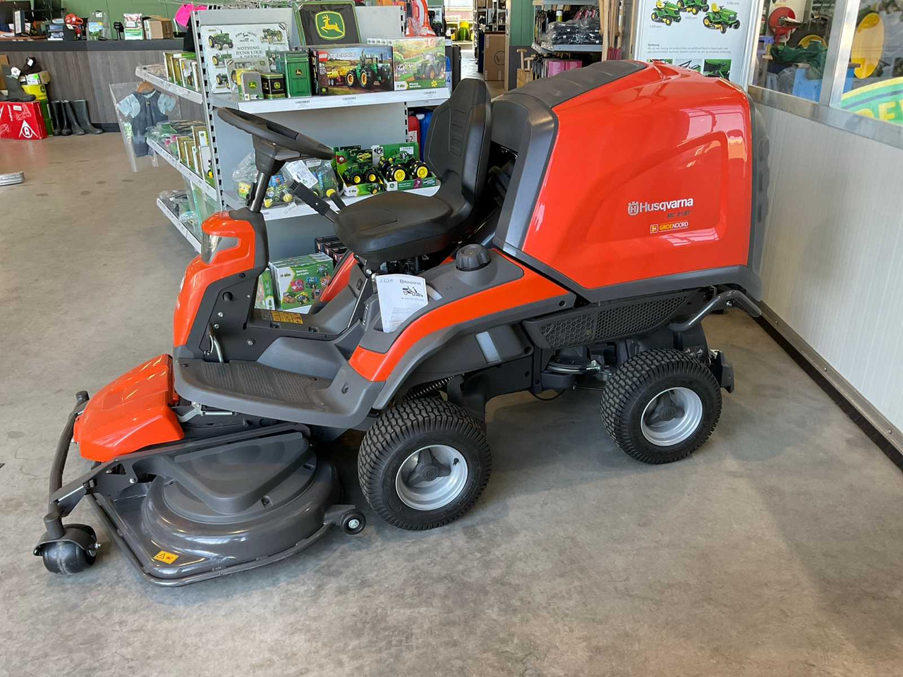 Husqvarna RC 318T - Газонокосилка: фото 3 Husqvarna RC 318T - Газонокосилка: фото 3