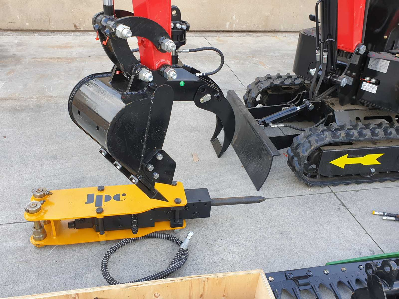 JPC HT12 MINI EXCAVATOR WITH ATTACHMENTS - Мини-экскаватор: фото 2 JPC HT12 MINI EXCAVATOR WITH ATTACHMENTS - Мини-экскаватор: фото 2