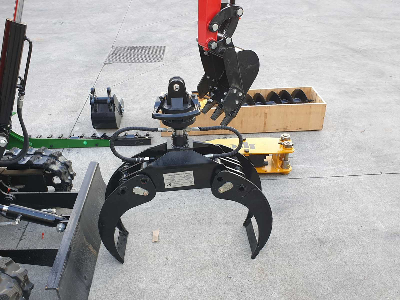 JPC HT12 MINI EXCAVATOR WITH ATTACHMENTS - Мини-экскаватор: фото 4 JPC HT12 MINI EXCAVATOR WITH ATTACHMENTS - Мини-экскаватор: фото 4