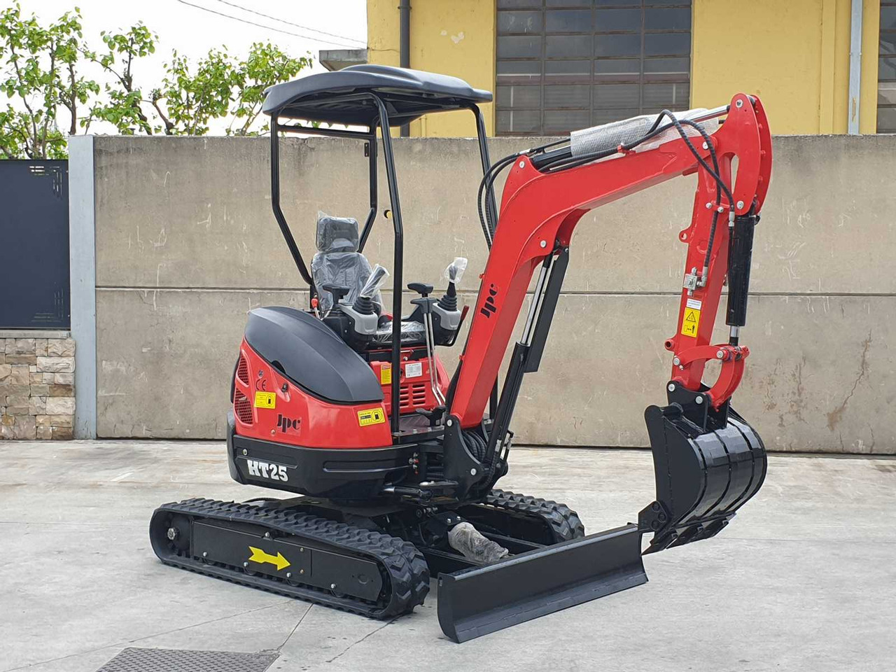 JPC HT25 MINI EXCAVATOR - Мини-экскаватор: фото 1 JPC HT25 MINI EXCAVATOR - Мини-экскаватор: фото 1