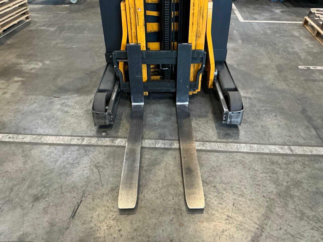 JUNGHEINRICH - 2014 - ETV 214 - REACH TRUCK - Вилочный погрузчик: фото 5 JUNGHEINRICH - 2014 - ETV 214 - REACH TRUCK - Вилочный погрузчик: фото 5