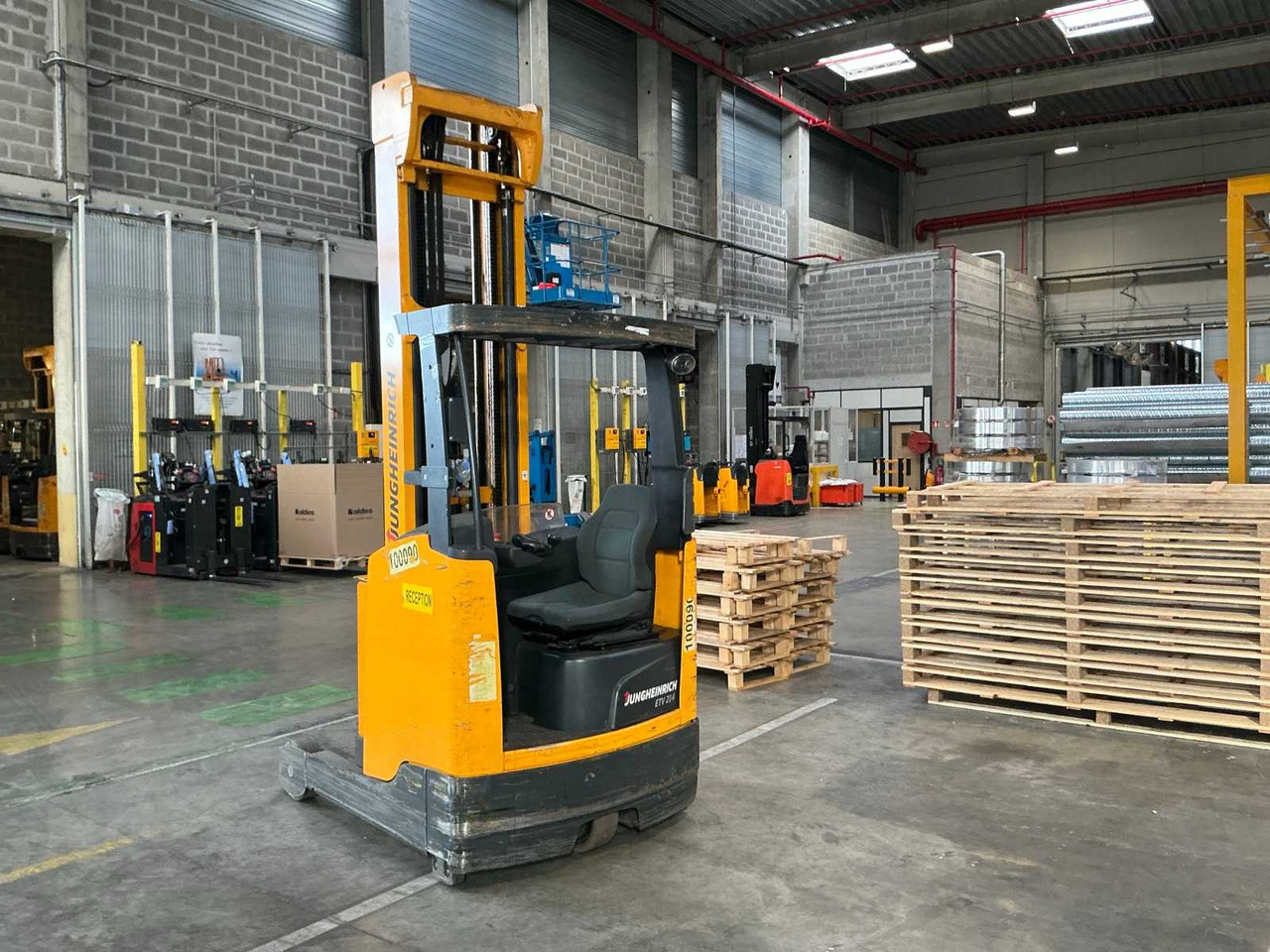 JUNGHEINRICH - 2015 - ETV214 - FORKLIFT - Вилочный погрузчик: фото 4 JUNGHEINRICH - 2015 - ETV214 - FORKLIFT - Вилочный погрузчик: фото 4