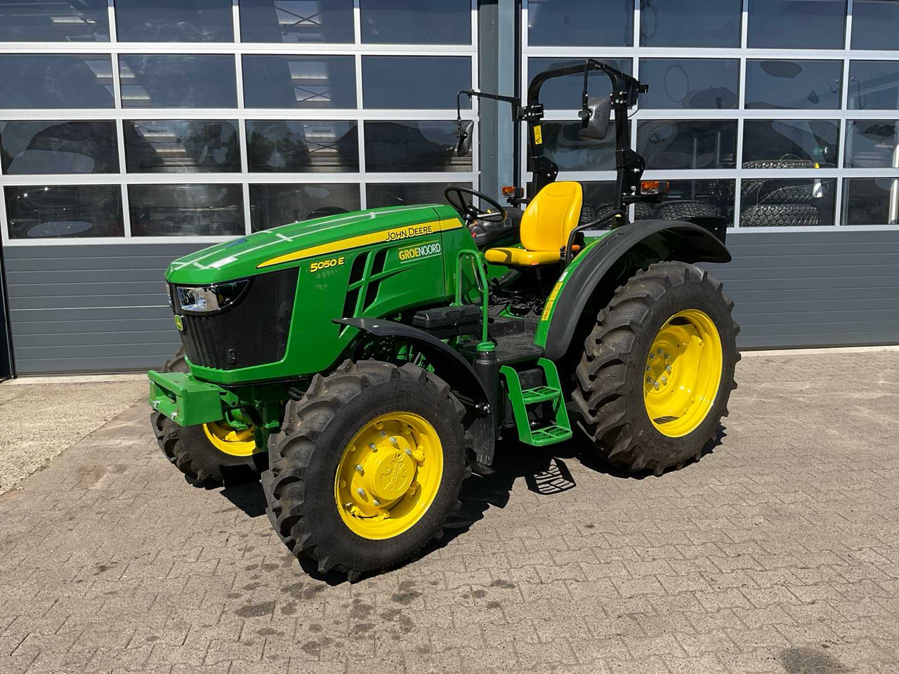 John Deere 5050E - Трактор: фото 1 John Deere 5050E - Трактор: фото 1