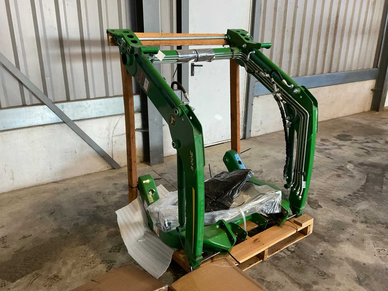 John Deere - Фронтальный погрузчик для трактора: фото 2 John Deere - Фронтальный погрузчик для трактора: фото 2