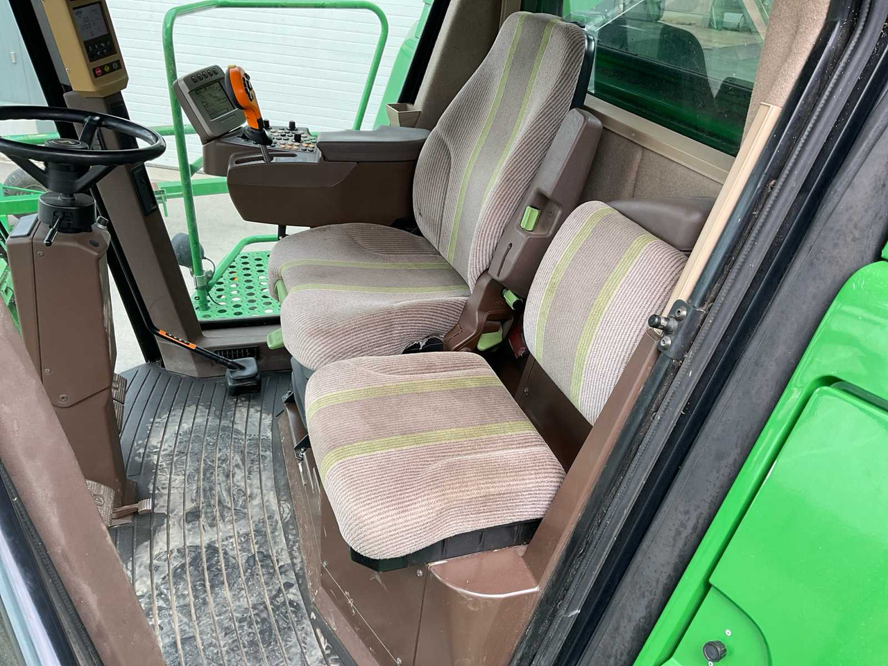 Зерноуборочный комбайн John Deere T670: фото 29 Зерноуборочный комбайн John Deere T670: фото 29