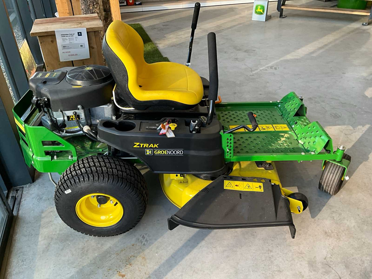 John Deere Z335E - Газонокосилка: фото 3 John Deere Z335E - Газонокосилка: фото 3