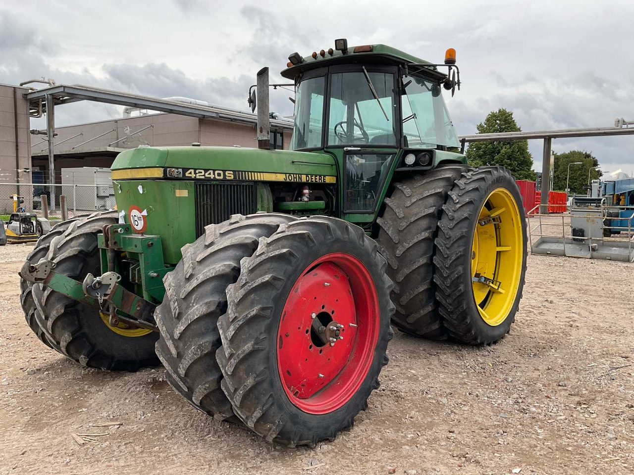 John deere 4240S - Трактор: фото 1 John deere 4240S - Трактор: фото 1