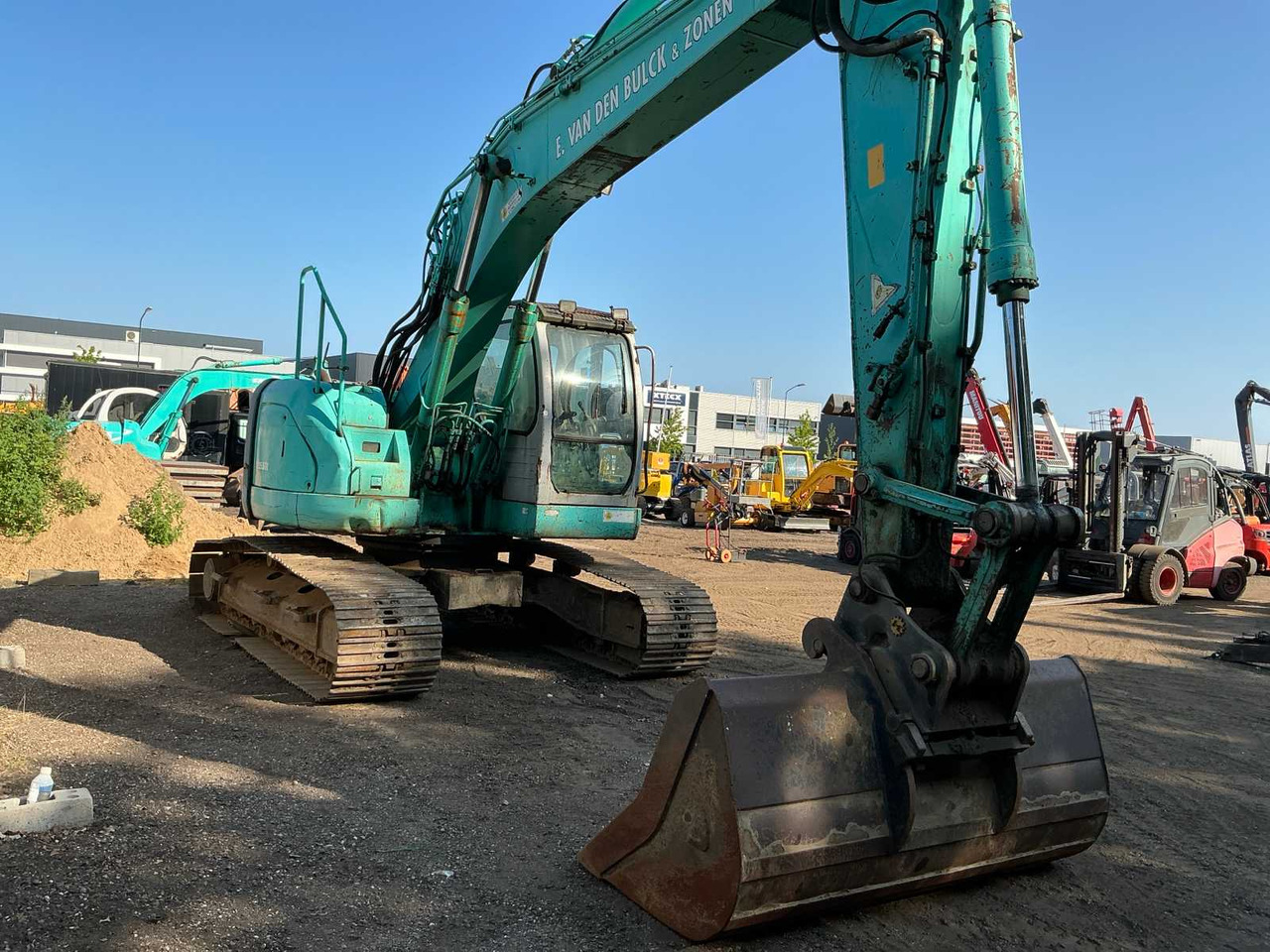 Kobelco SK235SR - Гусеничный экскаватор: фото 3 Kobelco SK235SR - Гусеничный экскаватор: фото 3